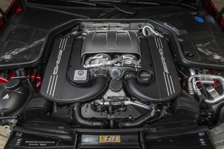 Моторный отсек Mercedes-AMG C63 S (W205) 2018 года  (NA) (фото 13 из 40)